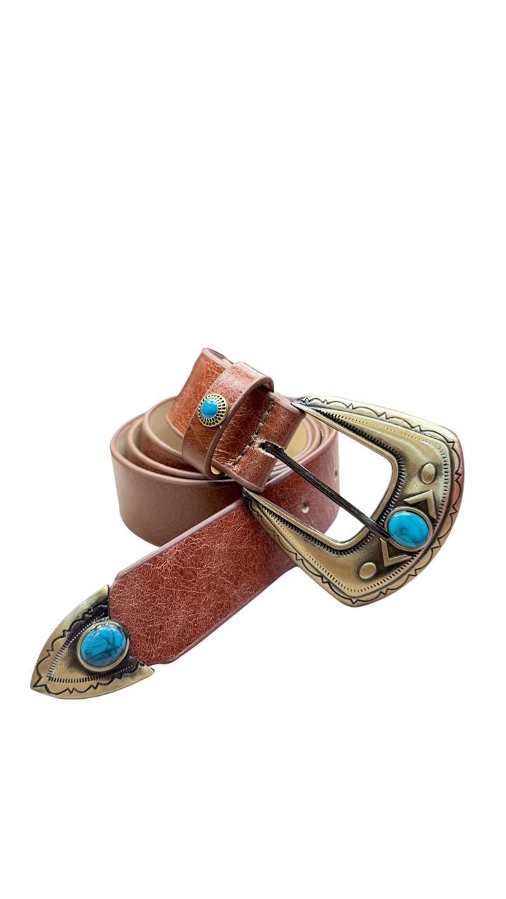 Cinto cuero degastado y herraje